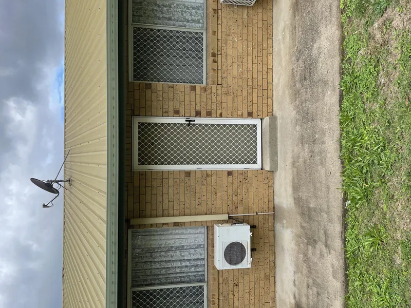 Neat as a Pin close to Shops !!!!