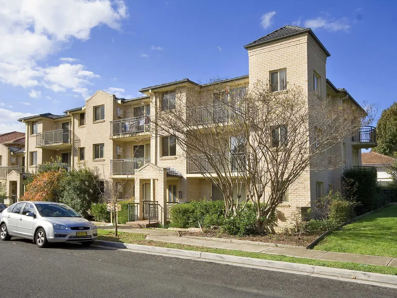 2 Bedroom, Ground Floor Unit. Gas Cooking & Split System Air Conditing!