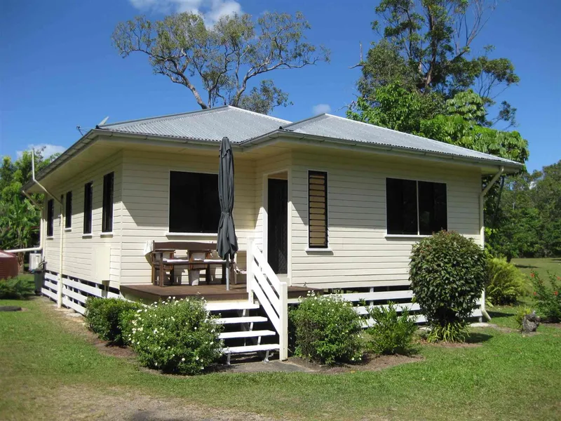 Private lifestyle acreage, tropical gardens, home and shed