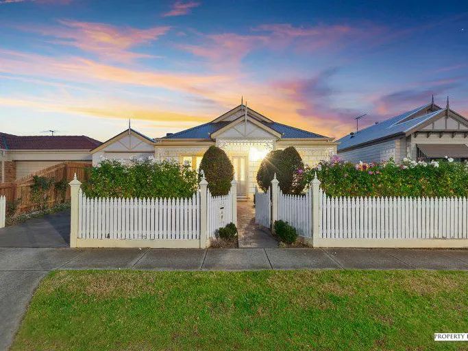 Charming YesterYear Home, Spacious, Modern Comfort