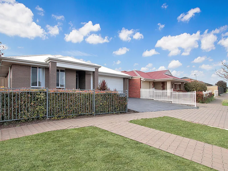 Spacious Modern Home (Pets Negotiable)