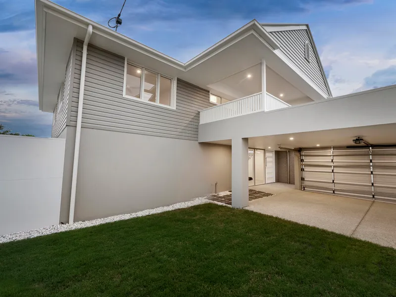 Brand New Hamptons-Inspired Unit, 200m from the Broadwater