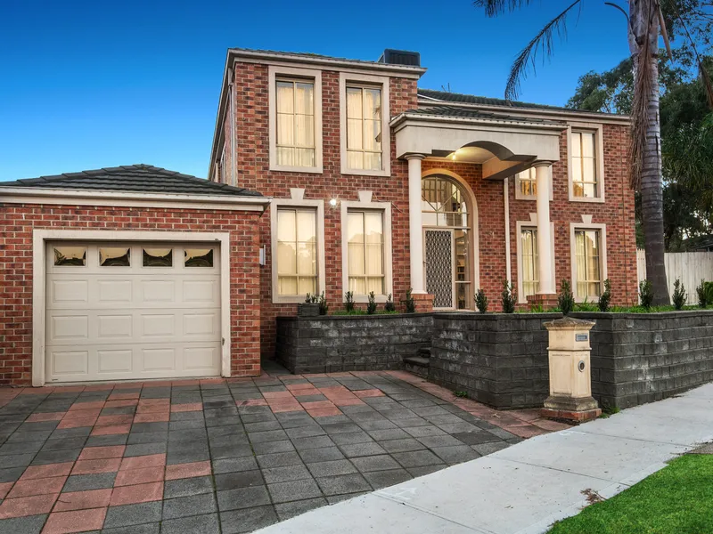 Fully Furnished 5 Bed 3 Bath House in Bundoora! Walk to La Trobe Uni!