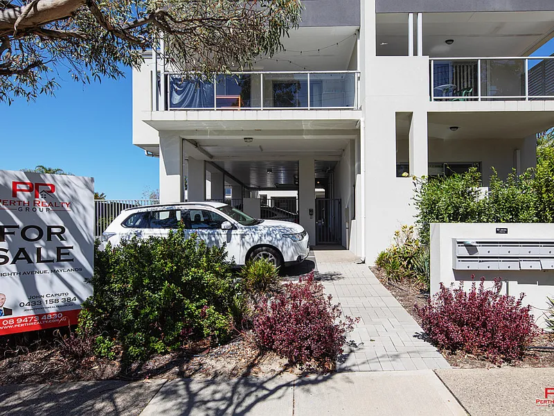 Beautiful boutique apartment on 8th Avenue café strip