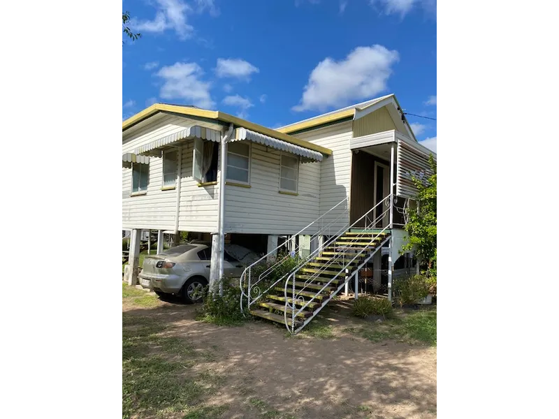 MAJESTIC 3 BEDROOM QUEENSLANDER- AFFORDABLE- MODERN KITCHEN- TENANT IN PLACE @ $250 pw- AIR CONDITIONED