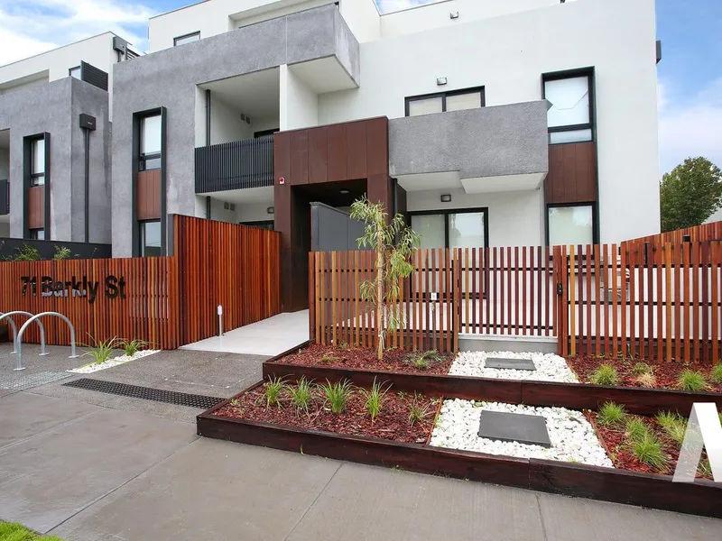 Stylish Ground Floor Beach Town Apartment with Large Terrace