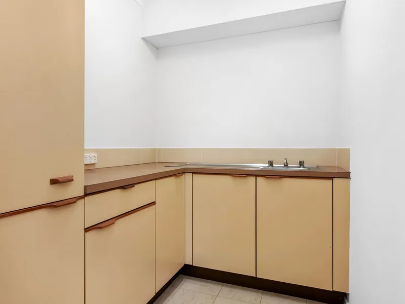 FULLY SERVCIED APARMENT -  ONLY FOR PEOPLE AGED OVER 55