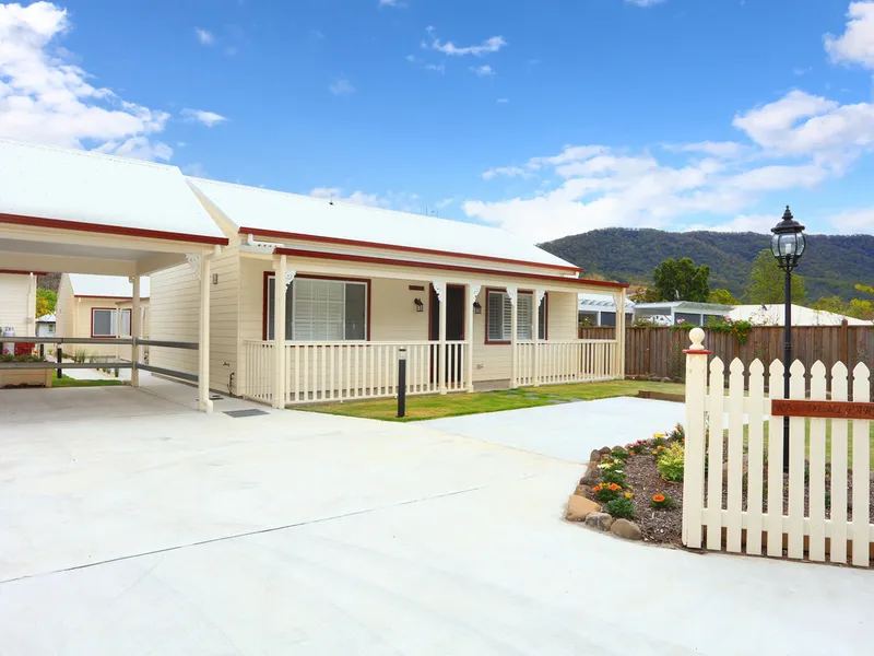 BRAND NEW COTTAGE WITH ALL THE TRIMMINGS!!!