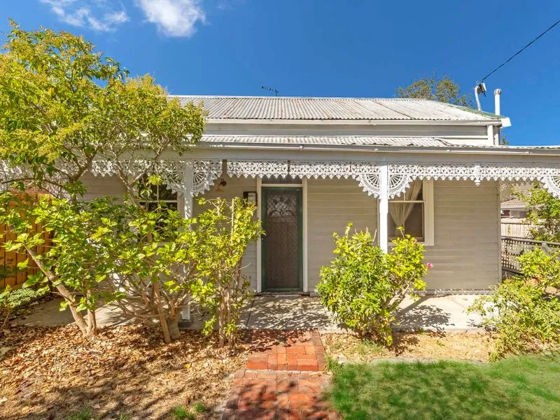 Charming 2 bedroom Victorian Home