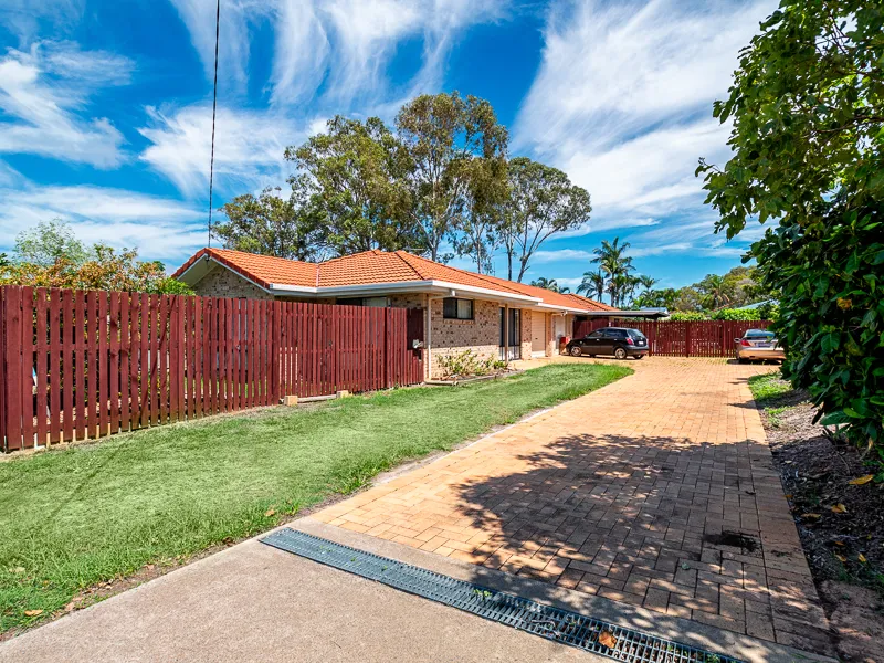 DUPLEX ON 1 TITLE WALK TO BEACH