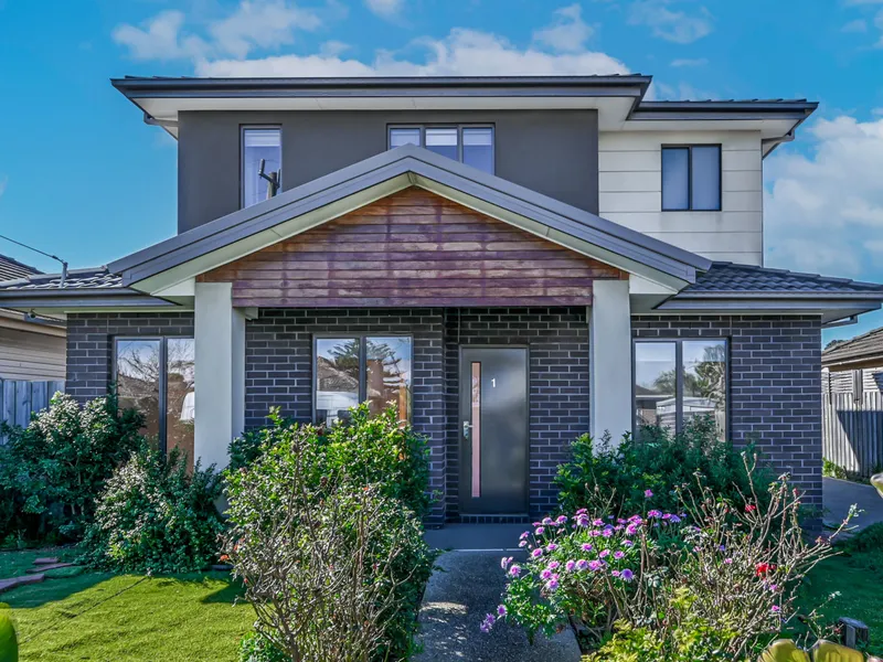 Stylish Three-Bedroom Townhouse with Modern Luxuries