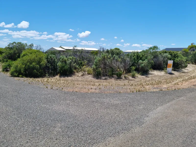 930m2 Corner Allotment