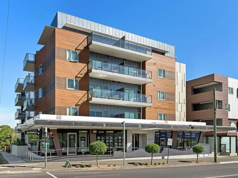 Prime Location Apartment With Two Parking Space