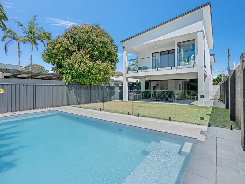 Low Maintenance Modern Miami Dream - Footsteps from the Beach