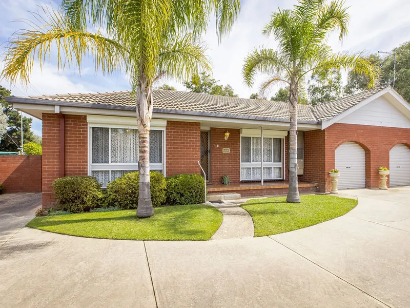 Oversized Townhouse. Great Location.