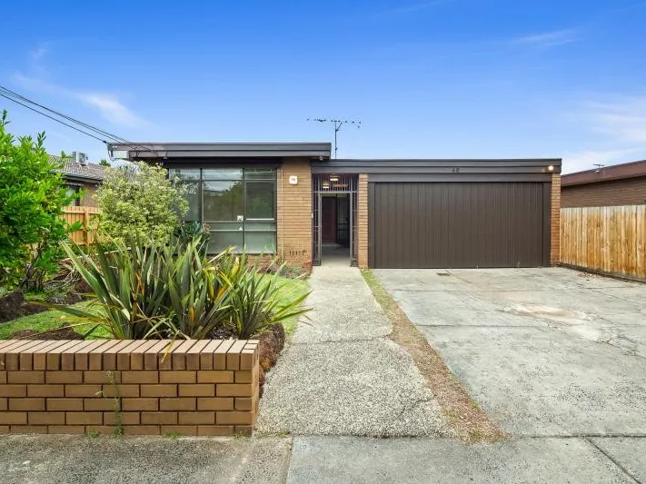 Spacious single level unit on Snowdon