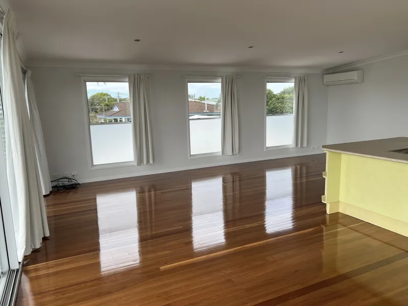 Seaside Lifestyle - Waterfront Position