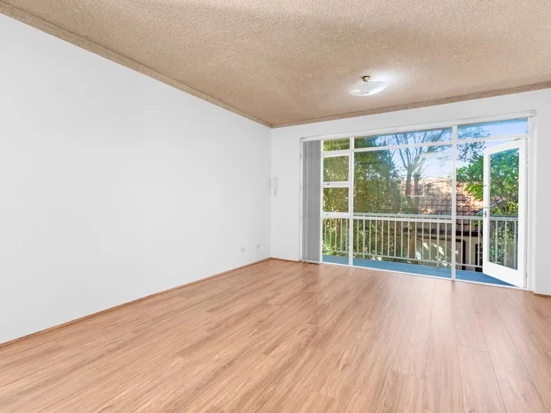 Freshly Renovated 2 Bedroom Apartment