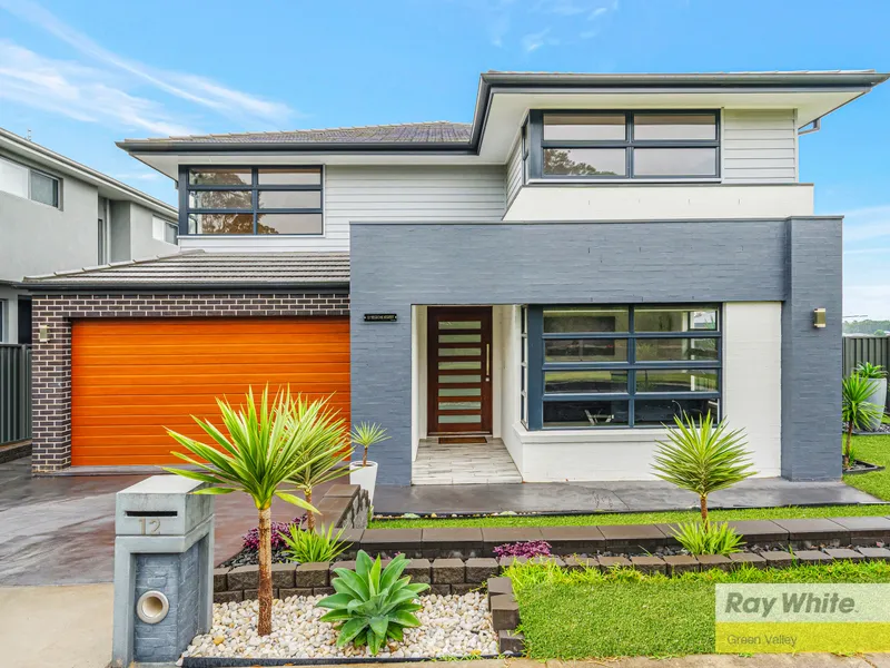 5 Bedrooms, 5 living areas 597m2 block