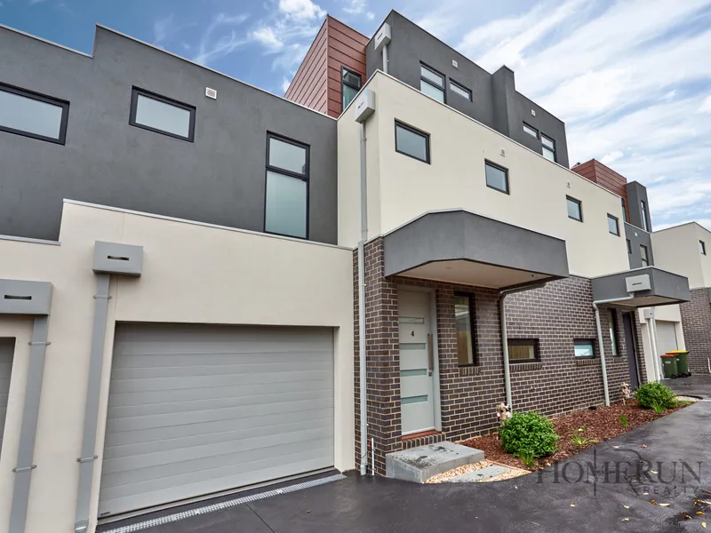 TRIPLE DECKER OF LUXURY - 3 BEDROOMS/2 ENSUITES