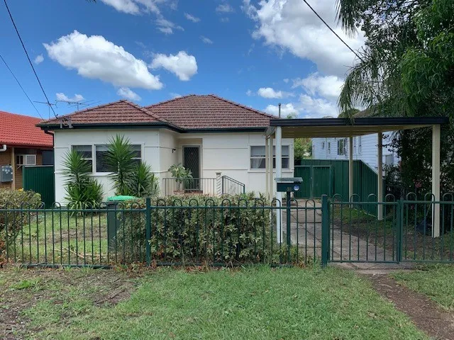 3 Bedroom Home In Popular Family Location - Walk to Schools & Shops!