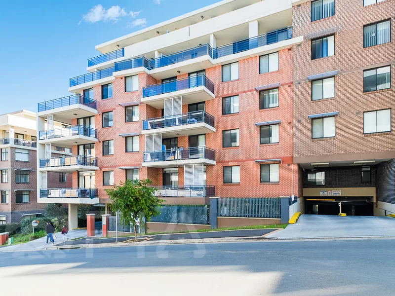 1 Bed plus study, Riverside Location, Electrifying Specs!!