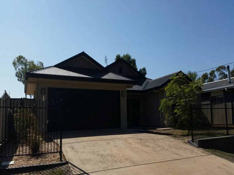 EXECUTIVE FAMILY HOME WITH 2 LIVING AREAS