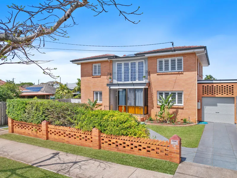 Massive home with inground pool, walking distance to beach