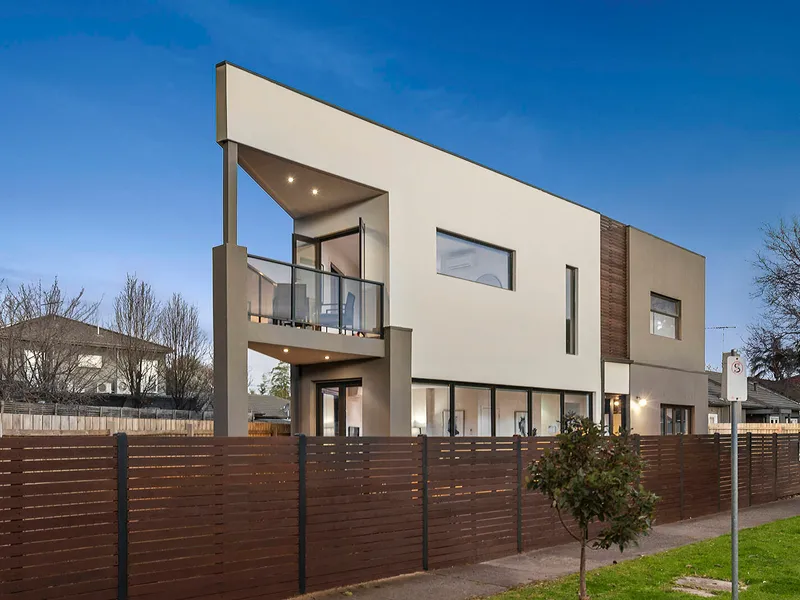 High, Wide and Bold Freestanding Design