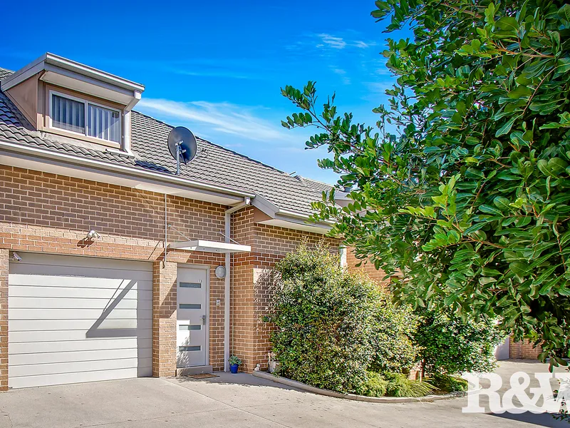 STUNNING TOWNHOUSE READY FOR INSPECTION!!
