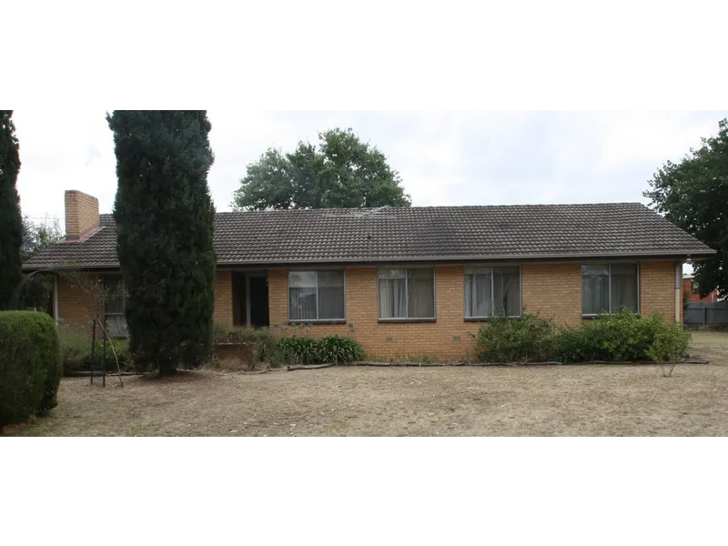 4 BEDROOM BRICK HOME - BALMORAL