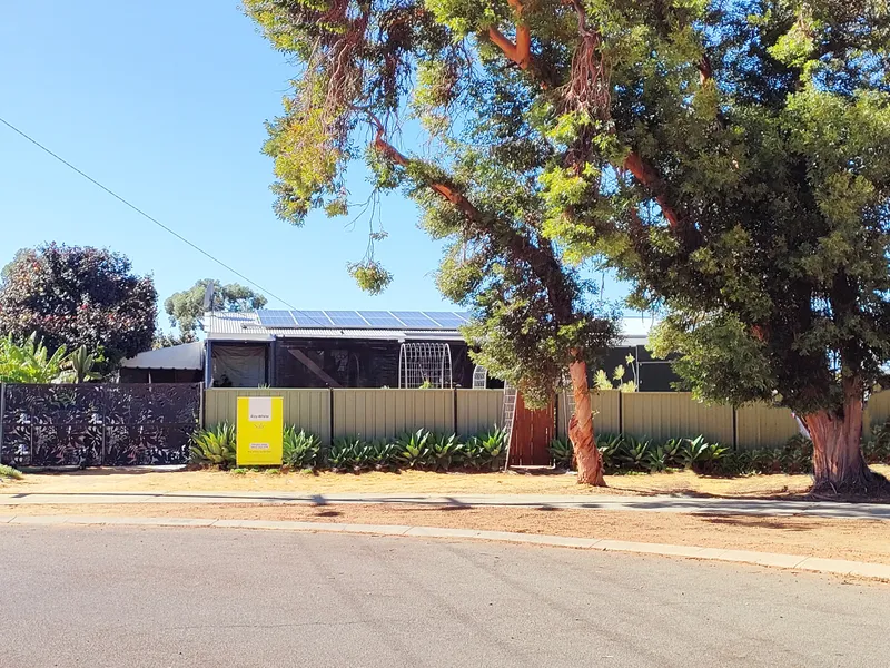 CENTRAL LOCATION WITH A LARGE SHED