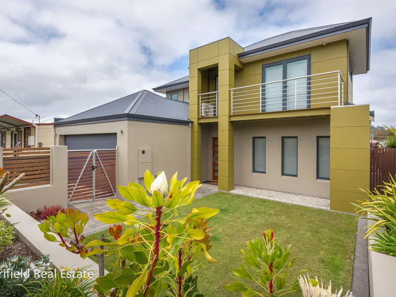 BESPOKE HIDEAWAY NEAR TOWN