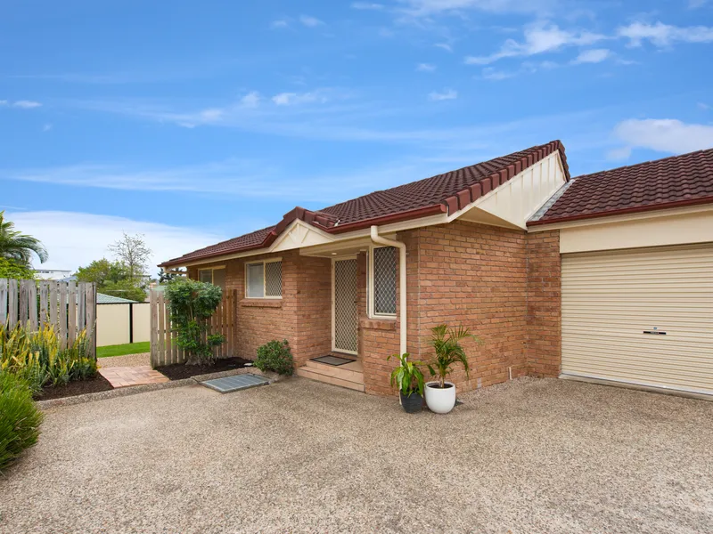 Refurbished Villa with an Incredible Oversized Yard - Pet friendly!