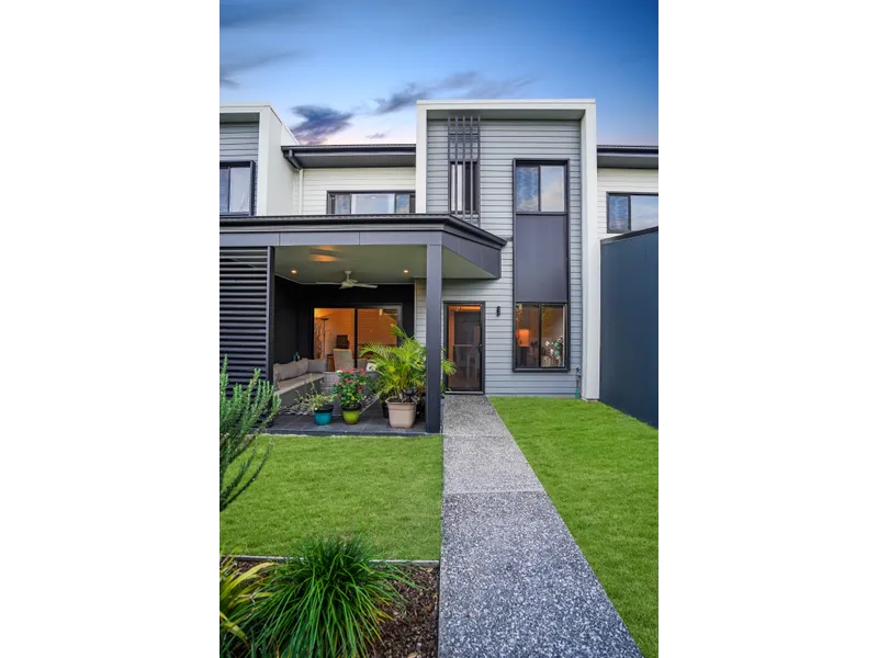 Beautiful Townhouse Living in the Heart of Newport!