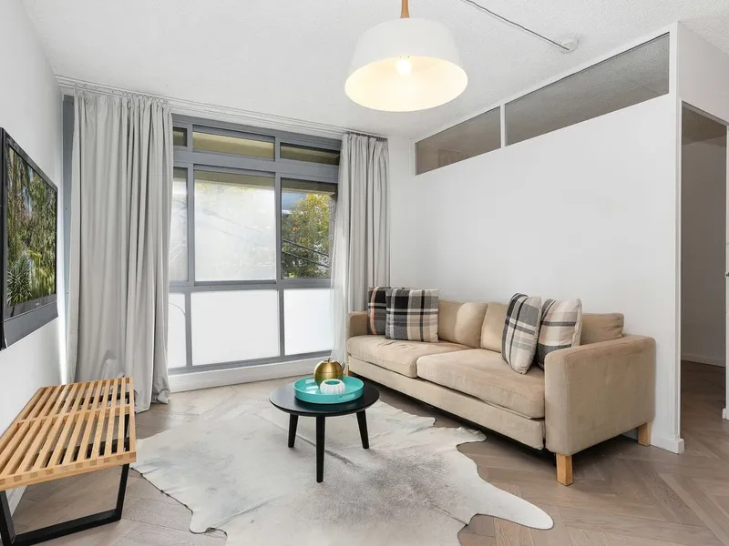 Furnished Modern 1 Bedroom Apartment In Great Location