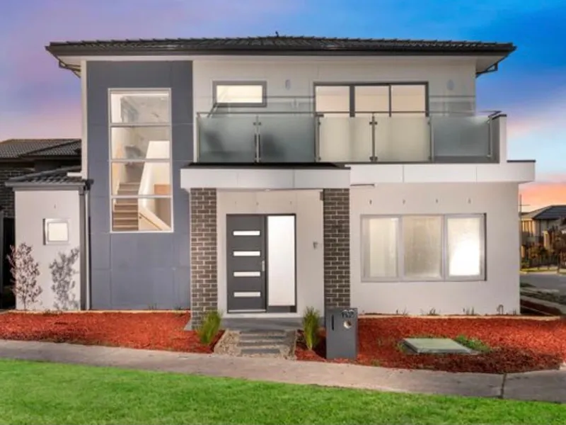 State of the Art Townhouse in the Heart of Lalor