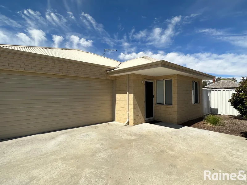 MODERN 3x2 UNIT IN A QUIET COMPLEX - $520 PER WEEK