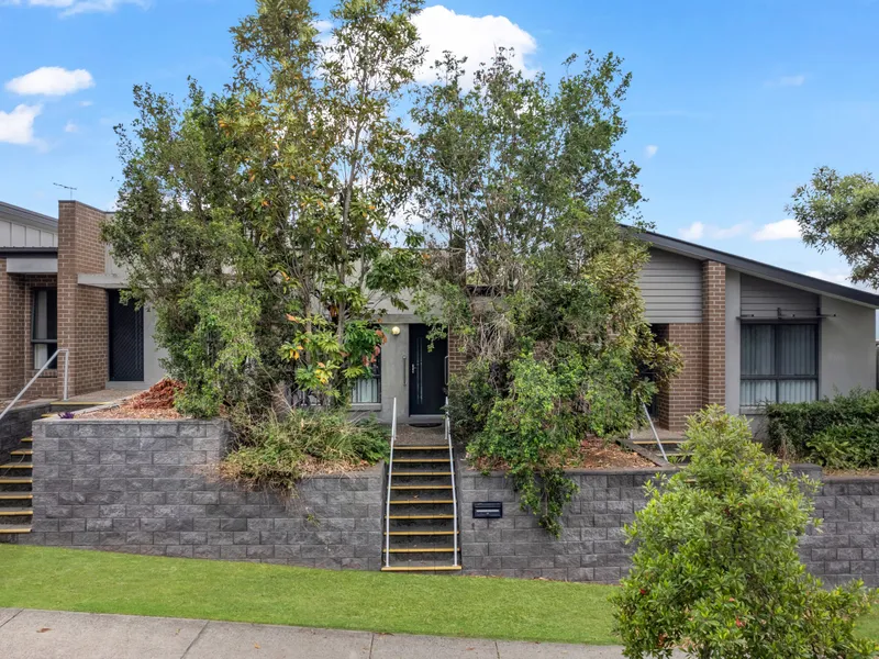 3 Bedroom Home in Heart of Mountview Estate!