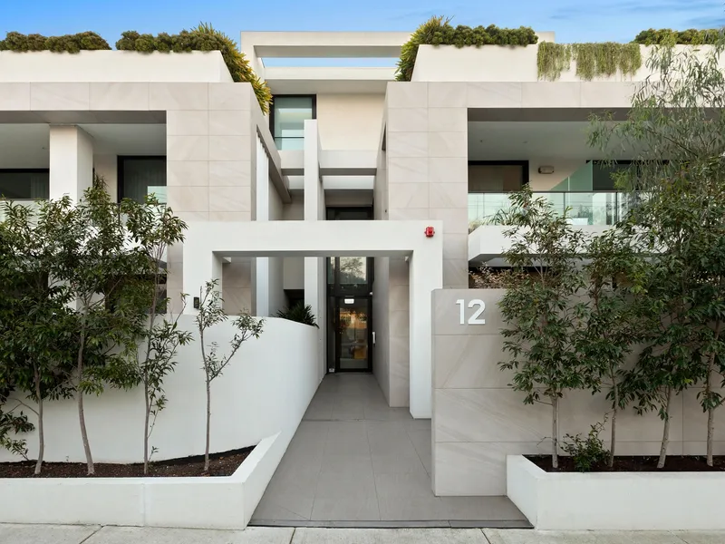 Ultra-Luxe Style on the Village Fringe!