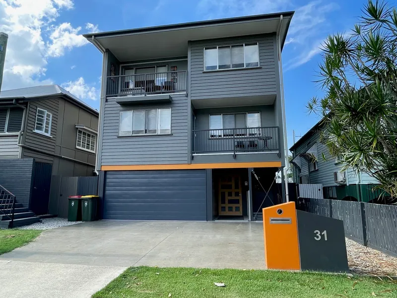 FULLY RENOVATED STUDIO APARTMENT IN EXCELLENT LOCATION ON GROUND FLOOR !