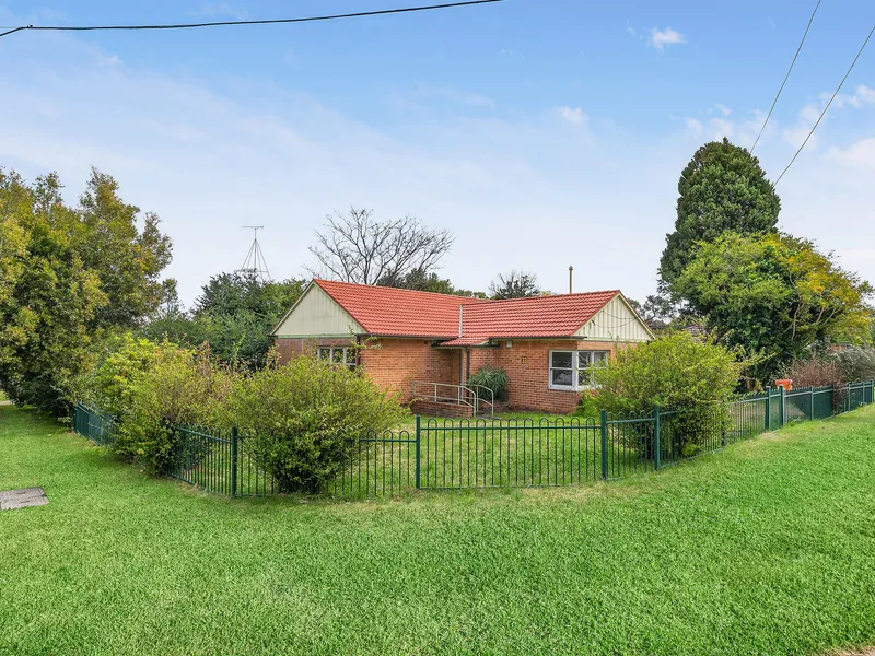 Corner block brick home on a sprawling 746sqm parcel