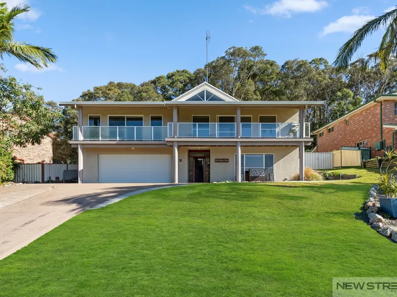 Stunning Coastal Living at 59 Silky Oak Drive, Caves Beach