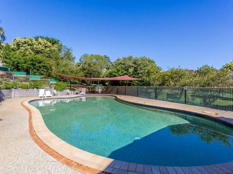 SPACIOUS 3 BEDROOM TOWNHOUSE, BACKING ONTO PARK LANDS & NERANG RIVER.....