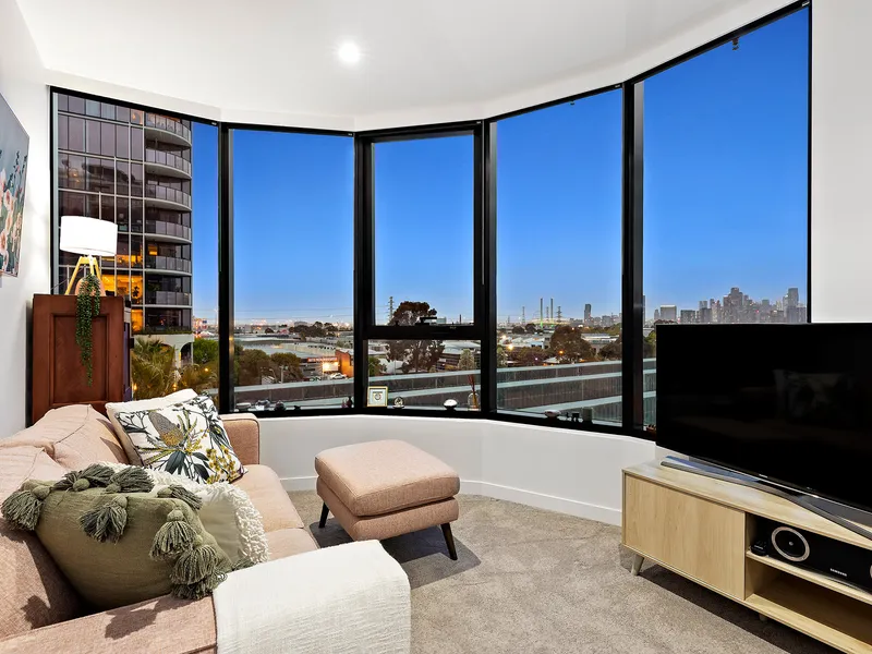 North East Corner Apartment with Mesmerising View
