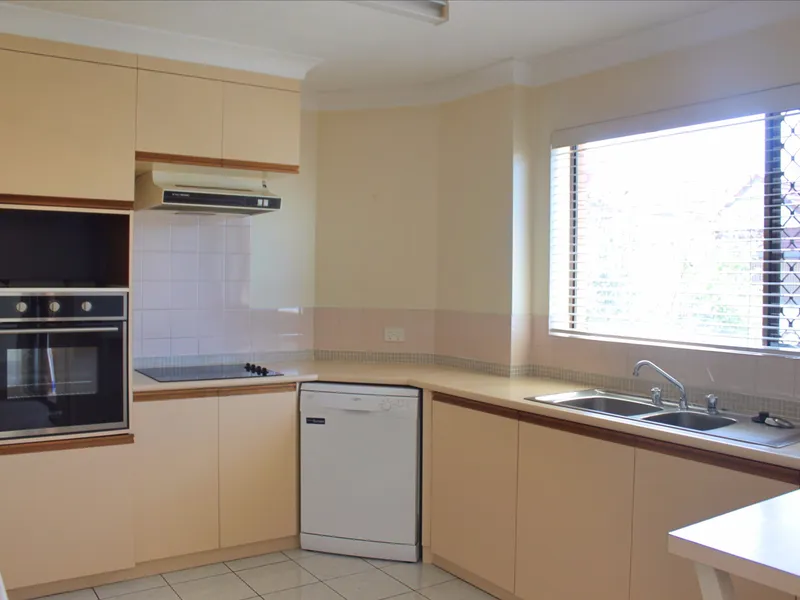 Large Unit - Air Conditioning - Walking Distance To Garden City