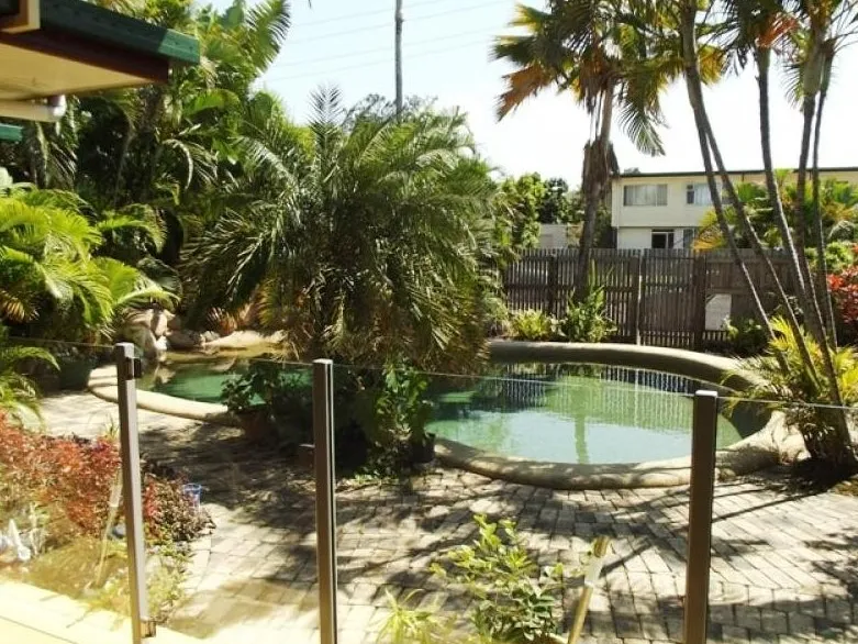 Four bedroom, with pool AND pool table!