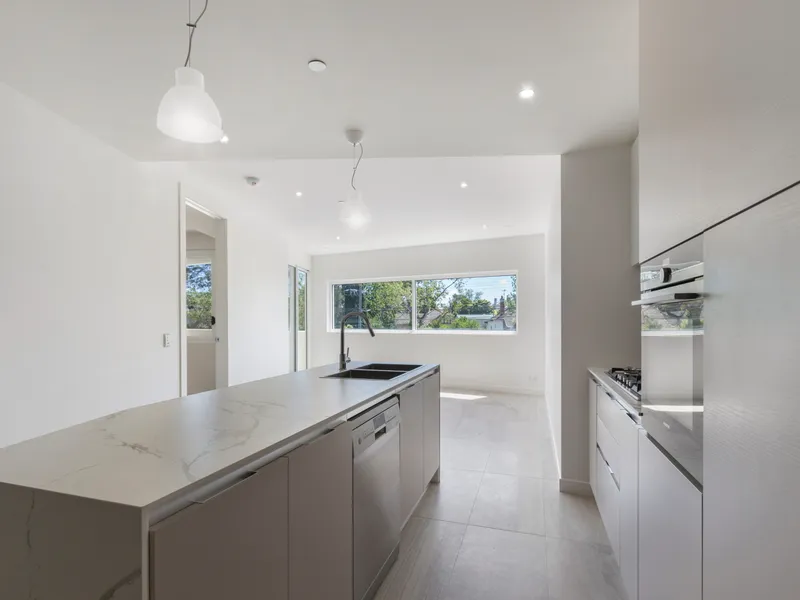 HUGE 2br, 2 bathroom Luxury Ivanhoe Apartment with incredible City Views