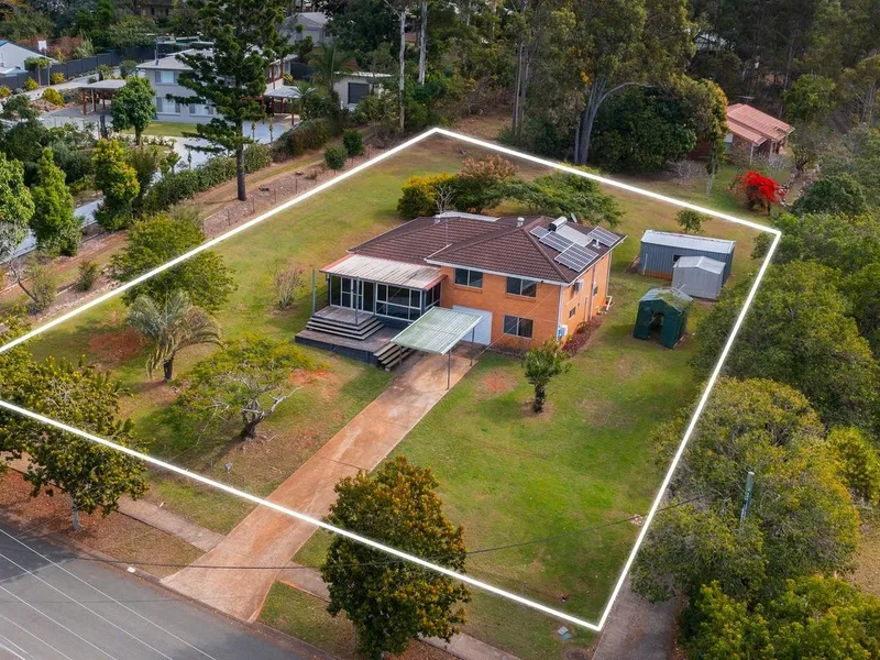 SPACIOUS FAMILY HOME WITH FOUR BEDROOMS!!