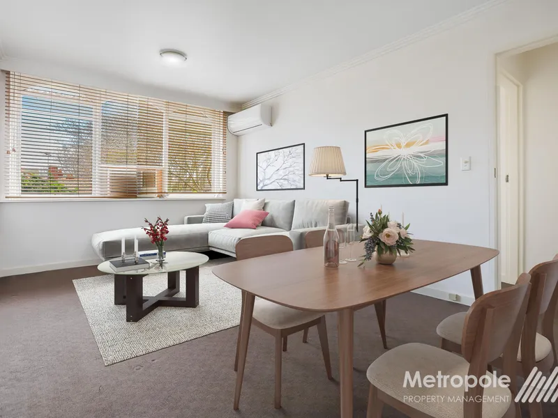 TWO BEDROOM APARTMENT IN THE HEART OF ELWOOD